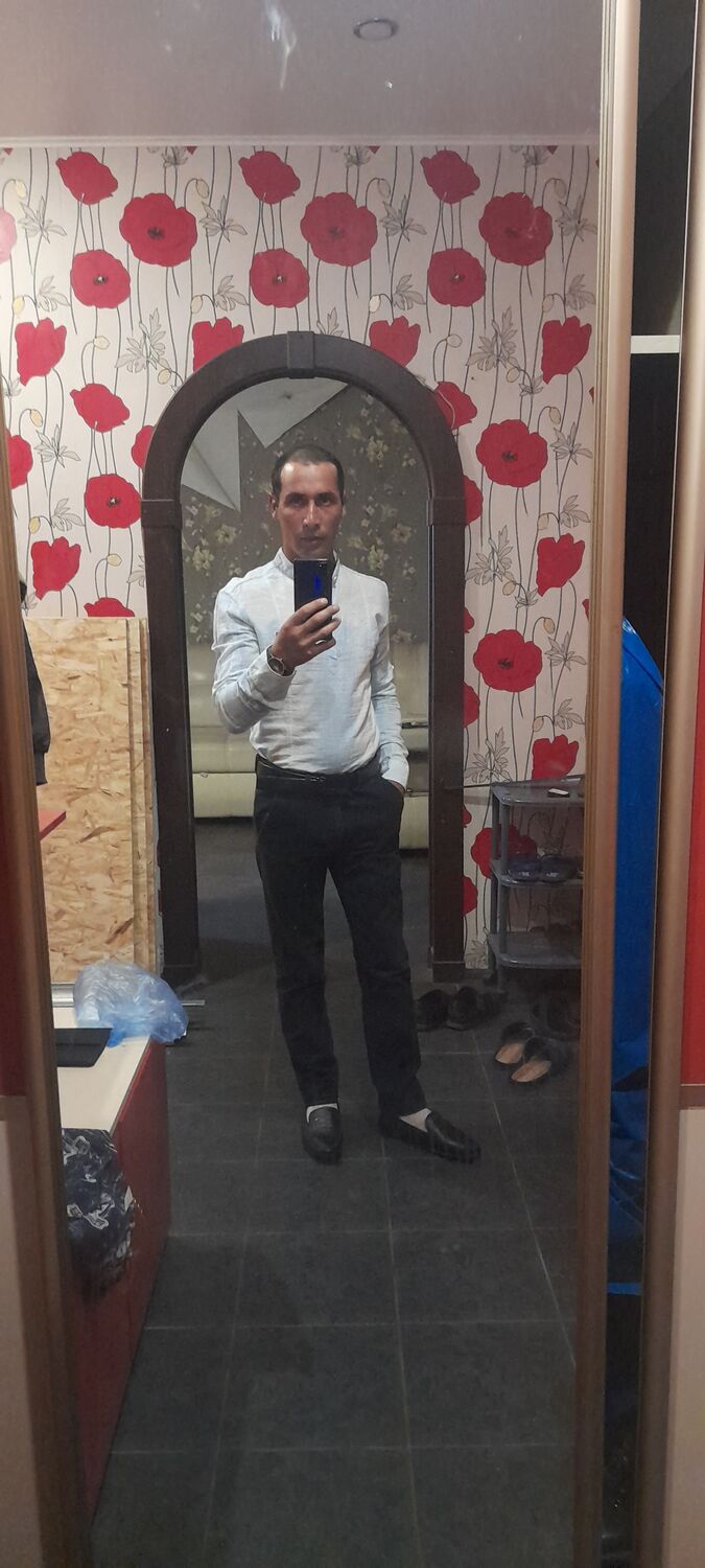  ,   Artyom, 33 ,   ,   