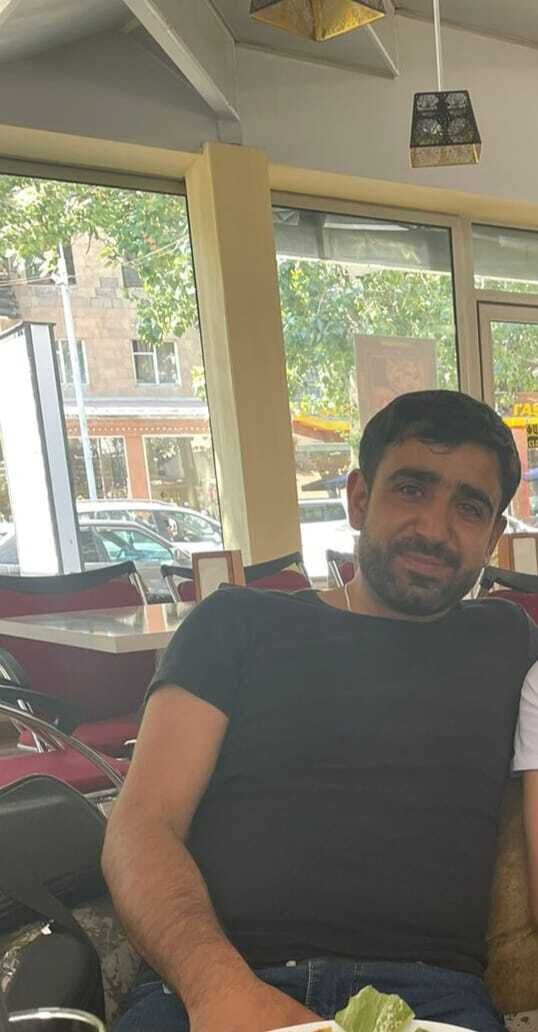  48076831  Arsen, 32 ,    
