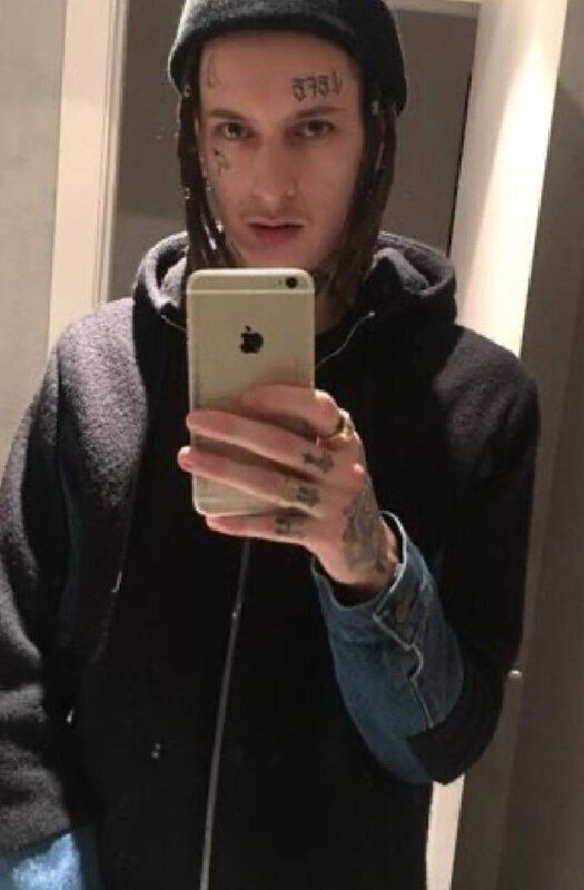  22689471  Alex, 24 ,    