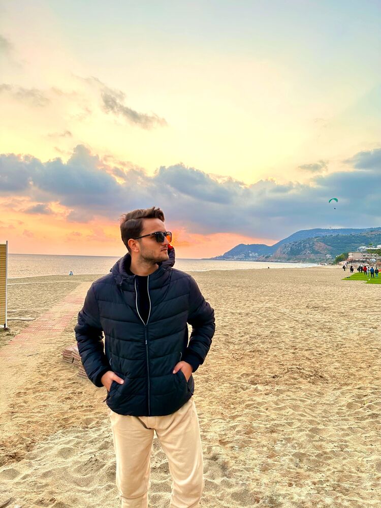  44237411  Ali Ilhan, 29 ,    Alanya