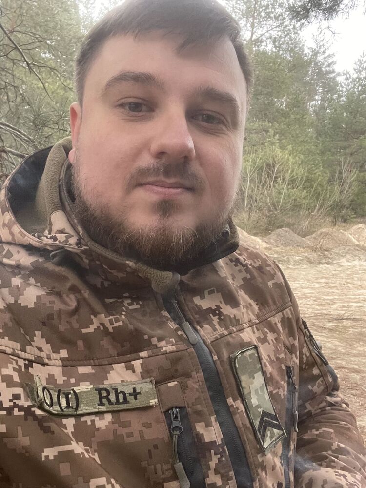  ,   Pavlo, 32 ,   ,   