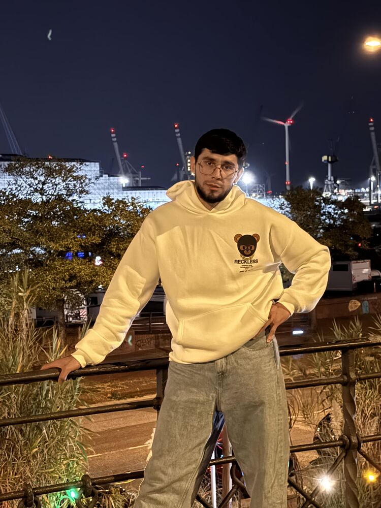  ,   Zubair, 26 ,   ,   