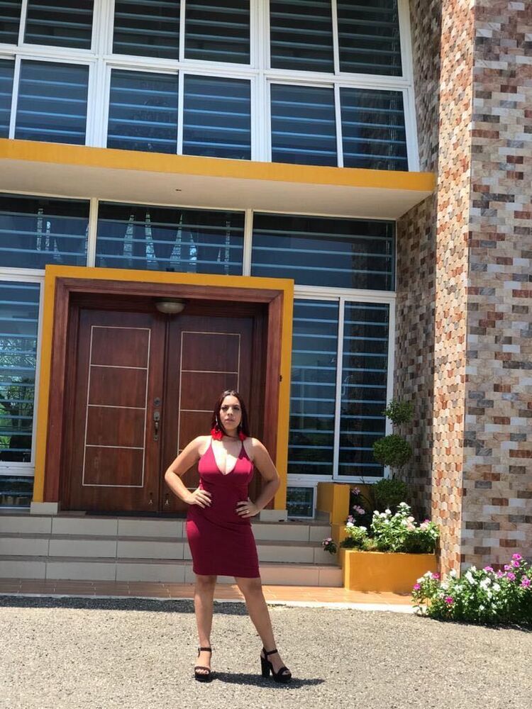  ,   Perla, 24 ,   ,   