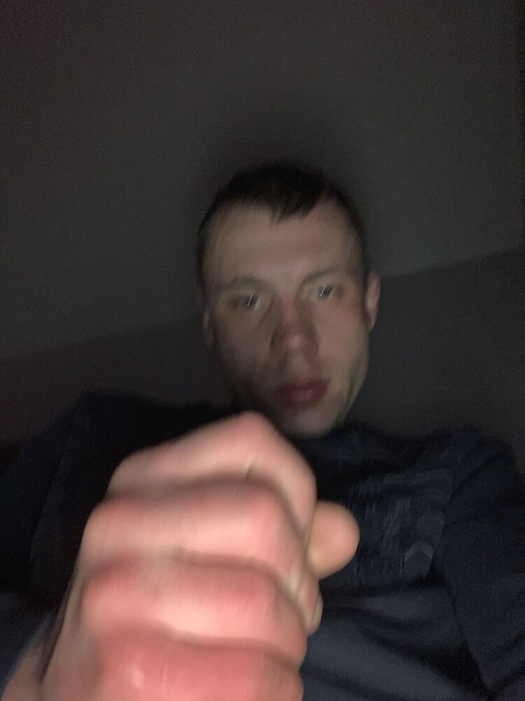  41675241  Henryk, 29 ,    