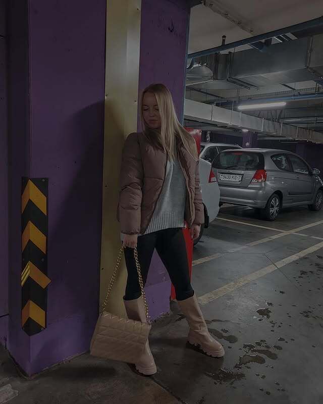  52983201  , 18 ,    