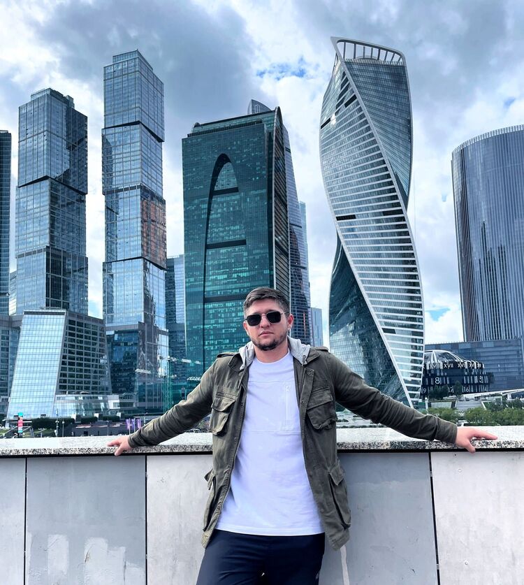  53864401  Deniev, 27 ,    