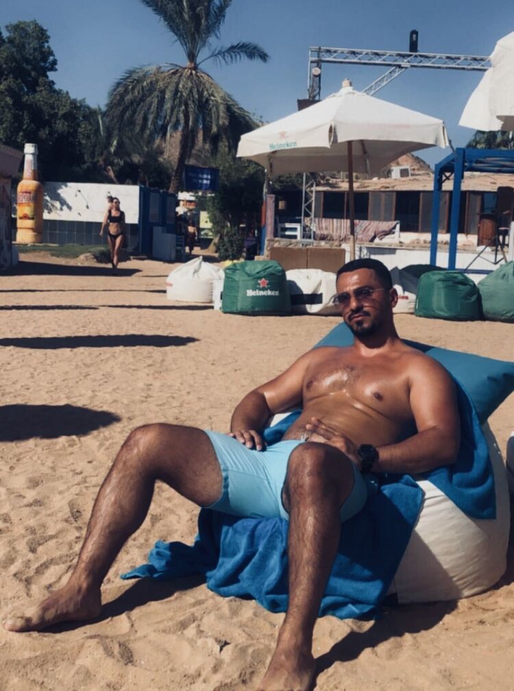  Saint-Denis,   Bayram, 32 ,   ,   