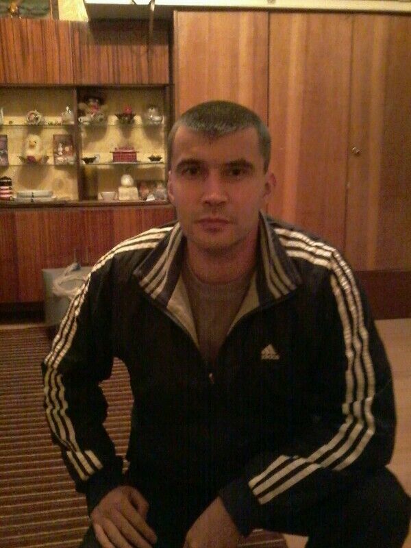  15305711  Mikhail, 44 ,    
