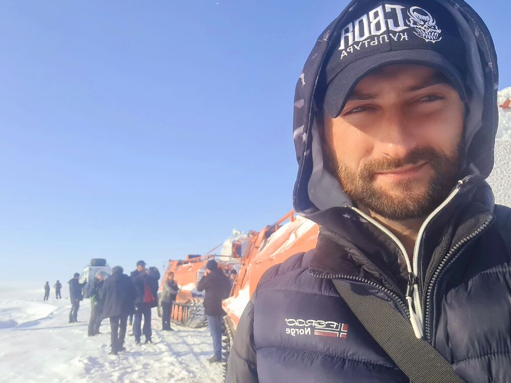  ,   Vladislav, 27 ,   ,   