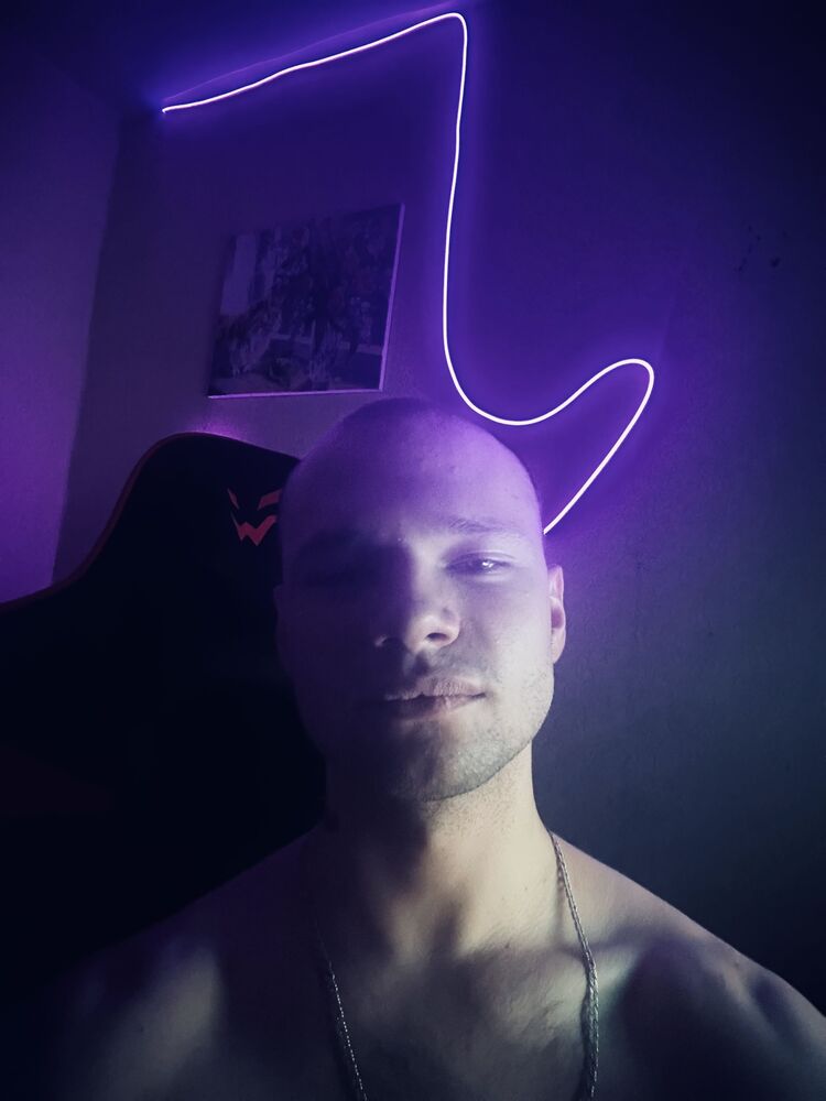  ,   Artem, 20 ,   c , 