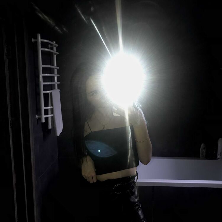  24500571  Kristina, 22 ,    