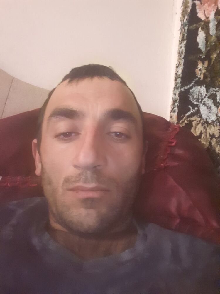  18824851  Varo, 37 ,    