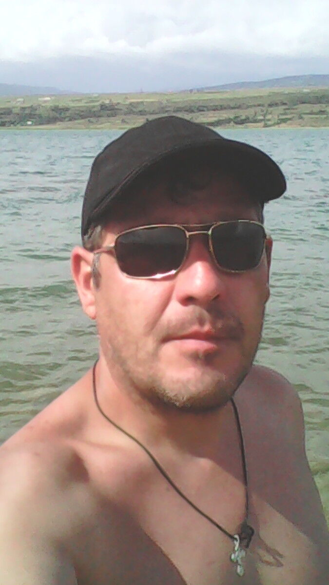  9819121  Tig, 42 ,    