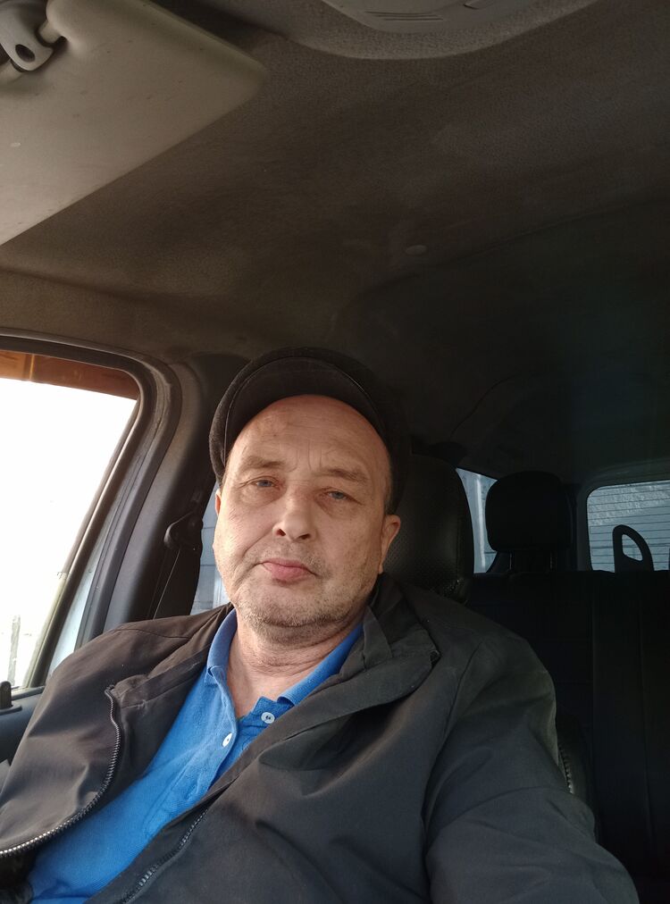  49235571  , 52 ,    