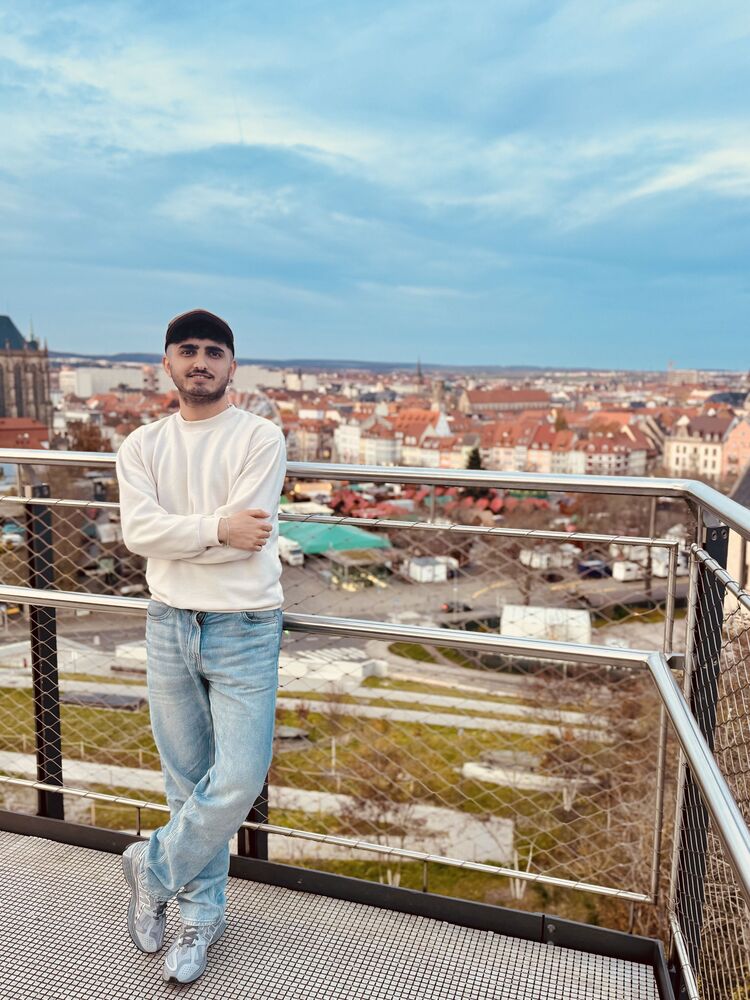  54592991  Ibrahim, 25 ,    