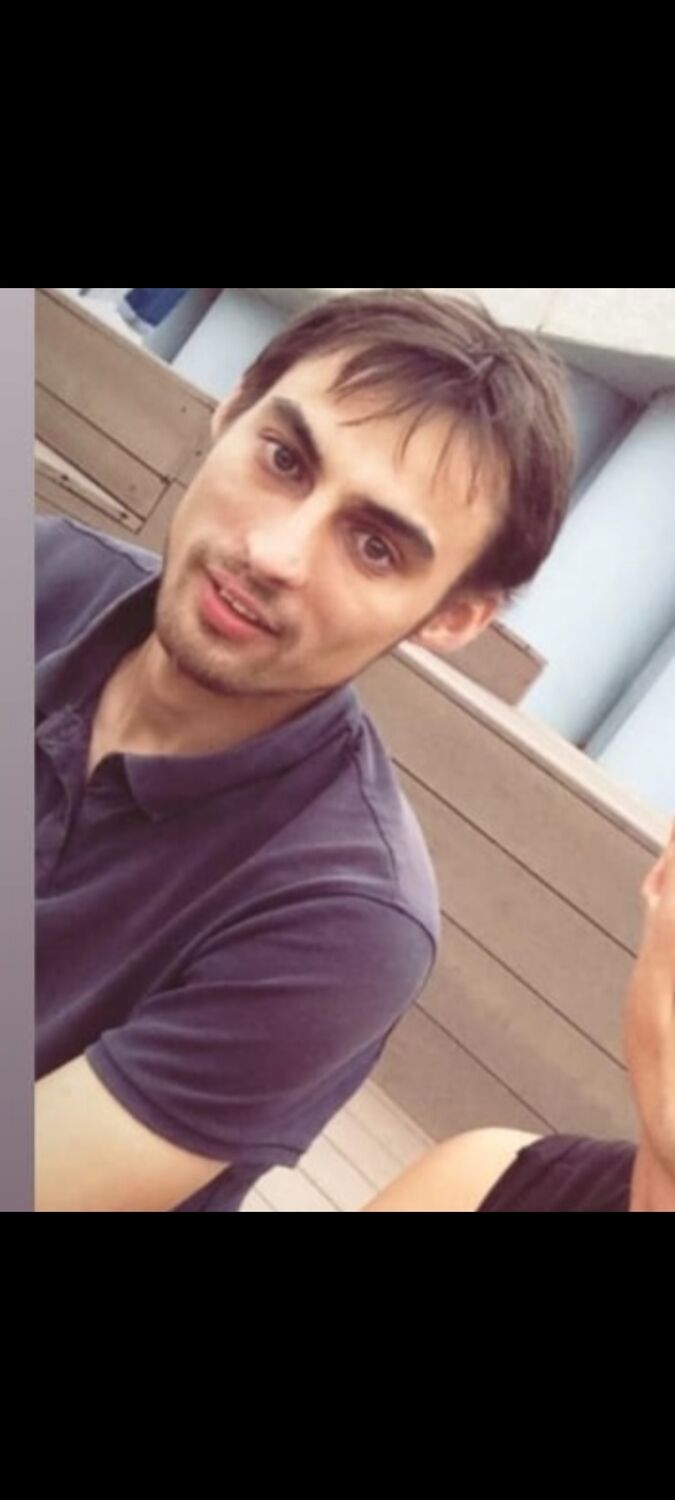  44807401  Emil, 31 ,    