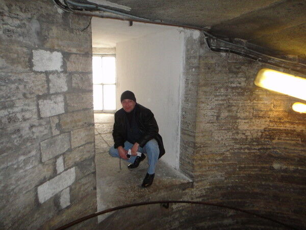  ,   Dima, 44 ,   