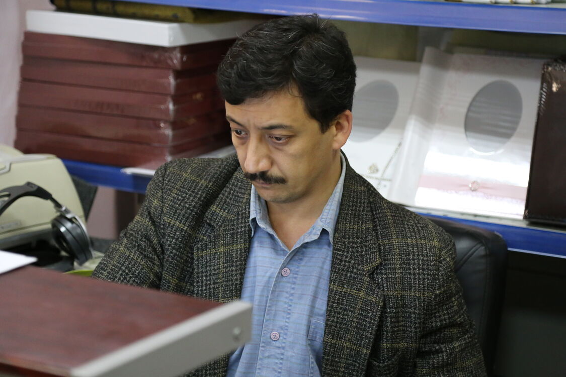  32187721  Ilhom, 52 ,    