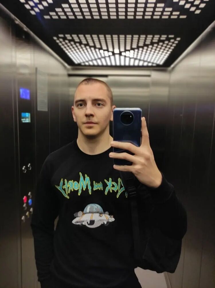  34610001  Artur, 31 ,    