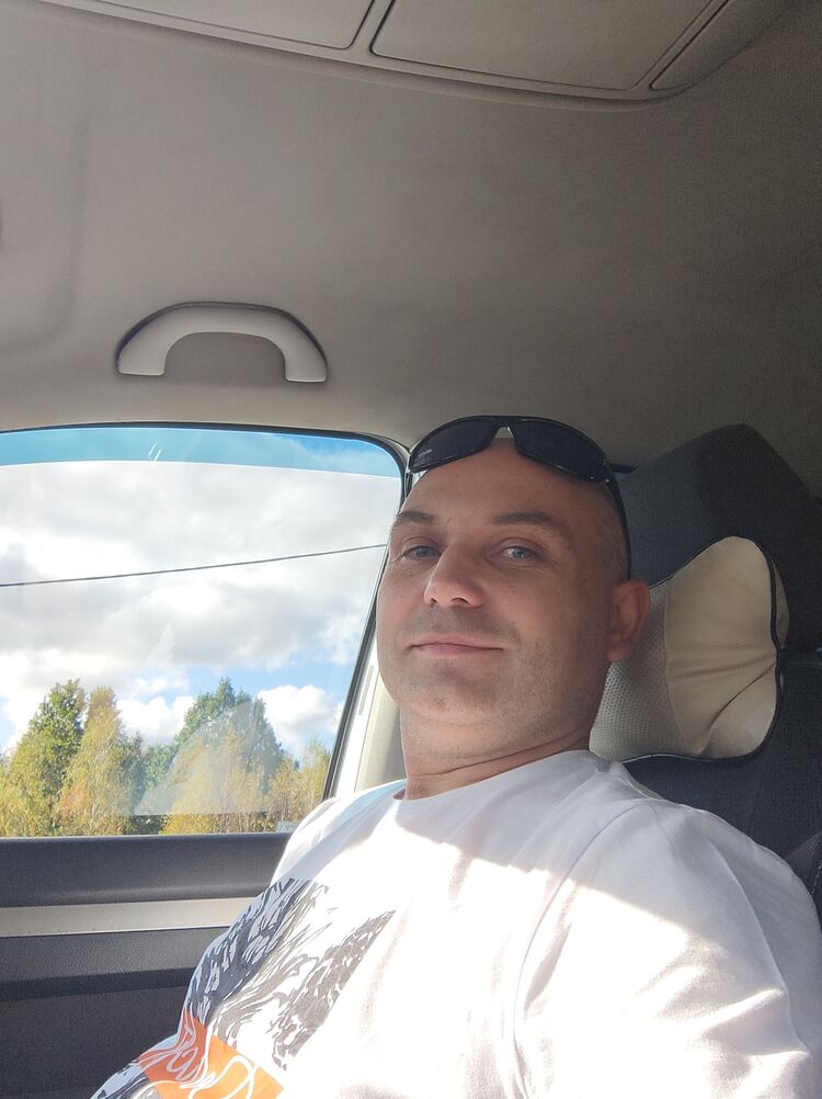  40468951  Pavel, 43 ,     