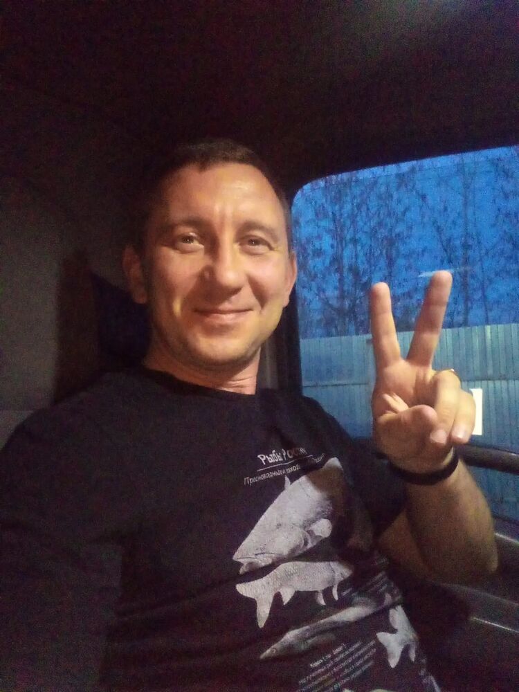  45660841  Mikhail, 46 ,    