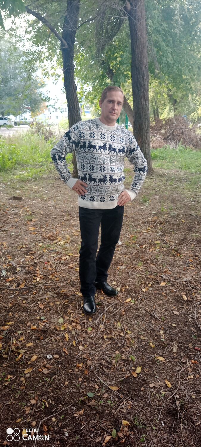  35652071  Sergei, 44 ,    