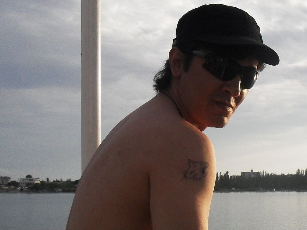  10390851  Erik, 49 ,    