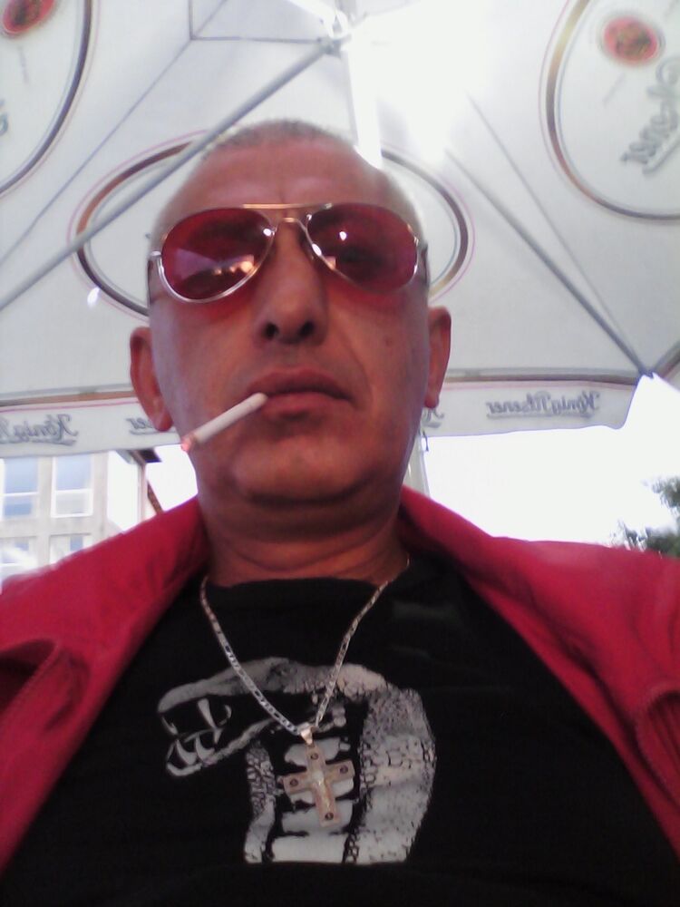  8228101  Paata, 52 ,    