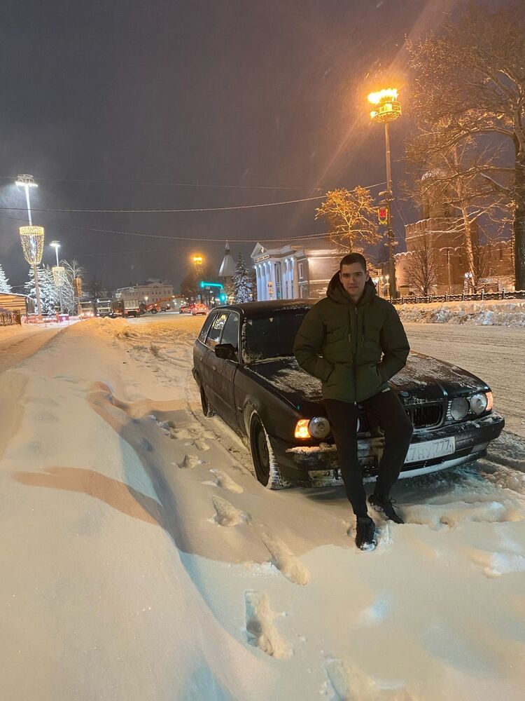  31845181  Denis, 25 ,    