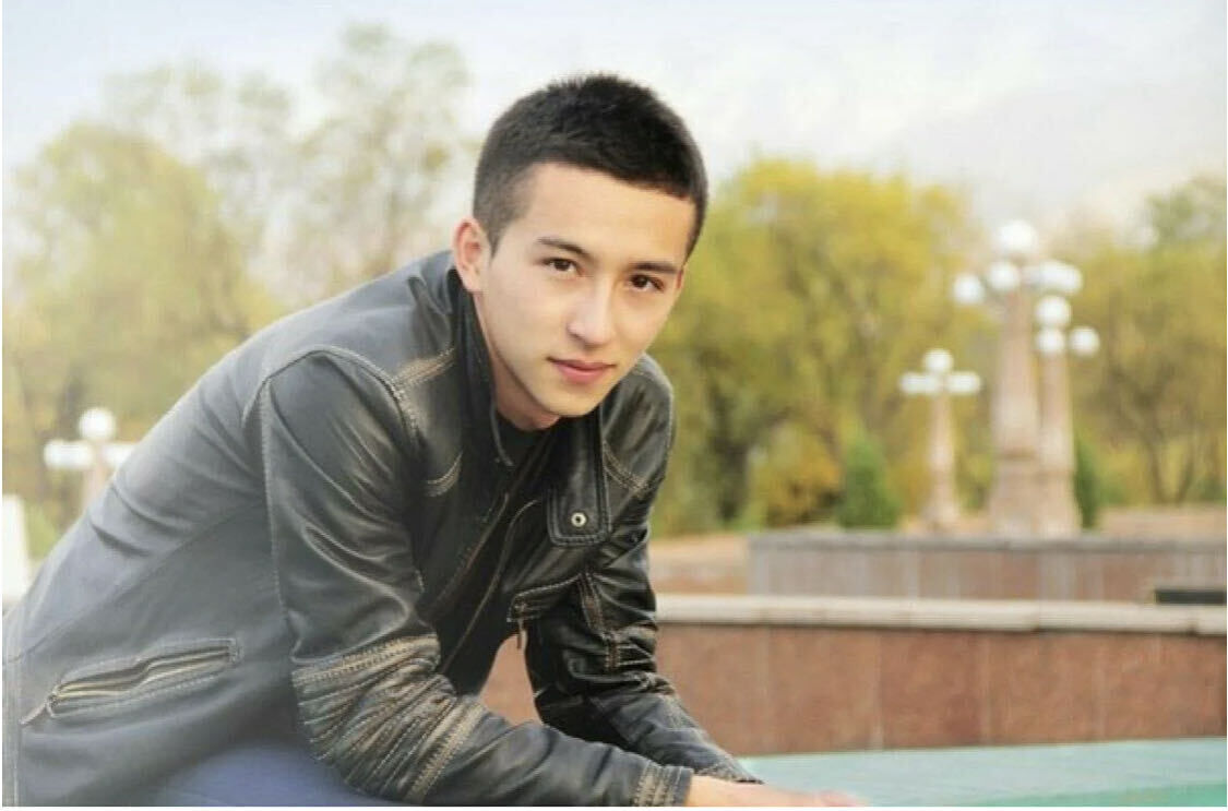  23364371  Yerzhan, 39 ,    