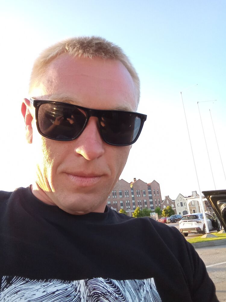  37846491  Ivan, 28 ,    