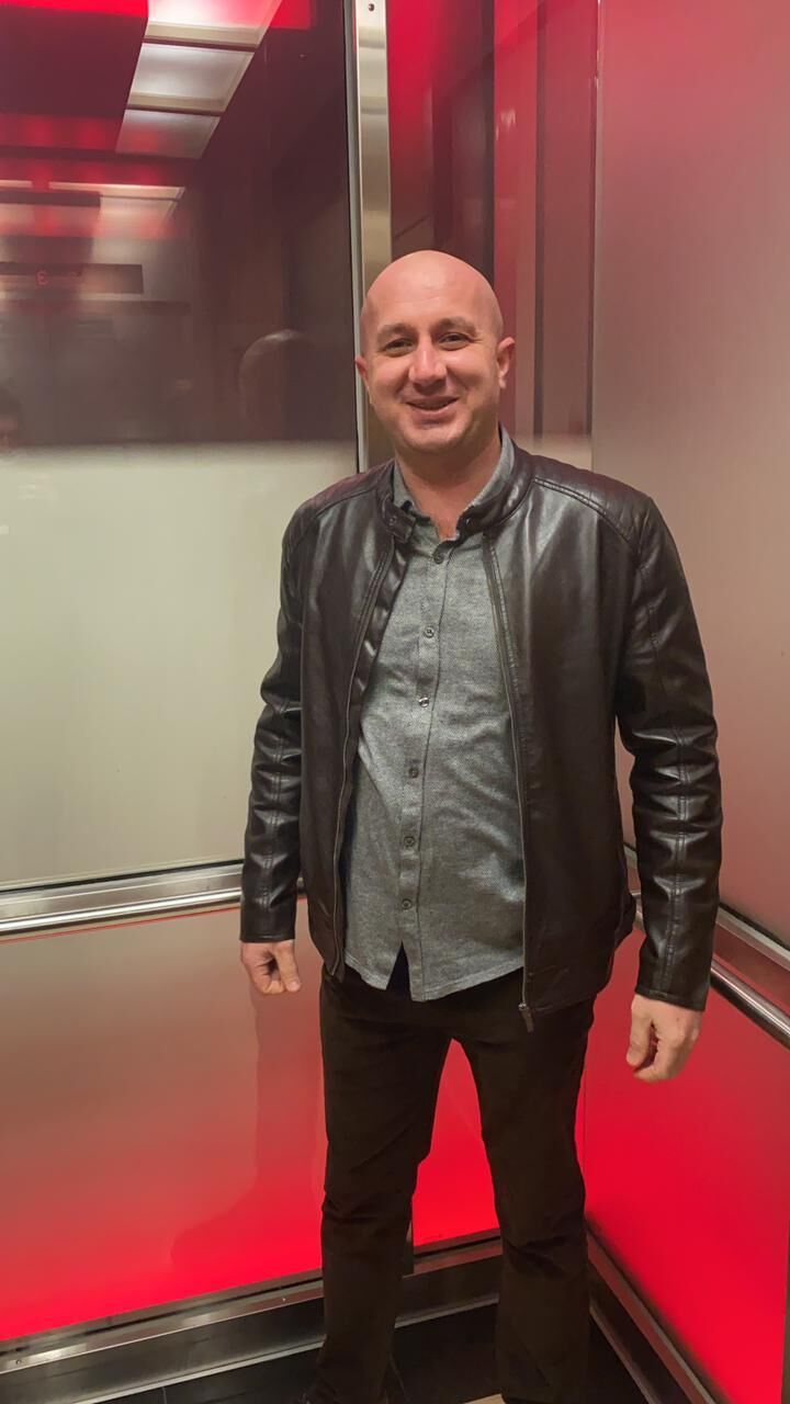  22830881  Oguz, 40 ,    