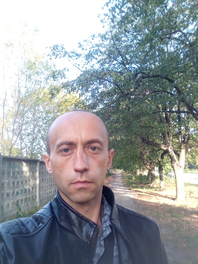  21154801  Nik, 41 ,    