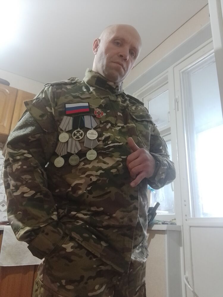 39076551  Vladimir, 42 ,    