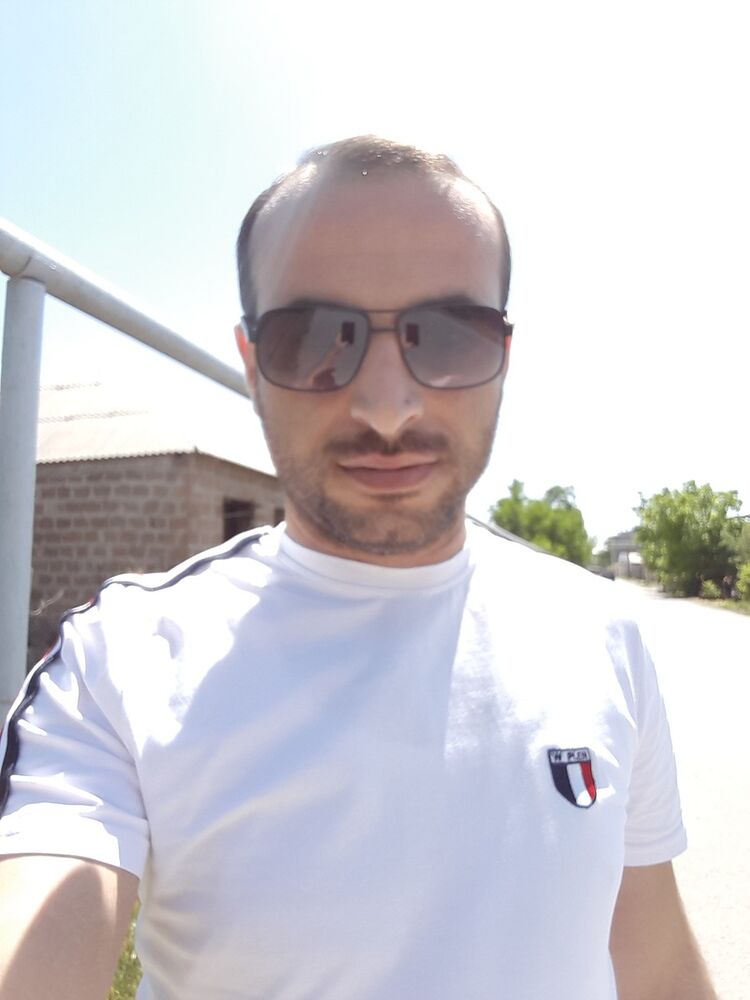  18023981  Vardan, 40 ,    