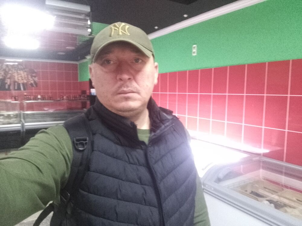  54322431  Wiktor, 39 ,    