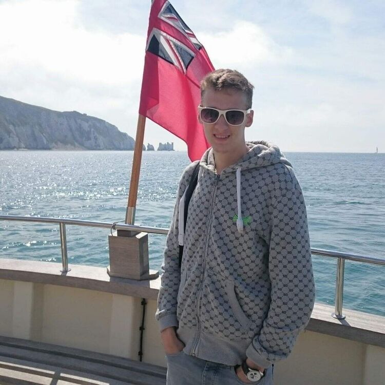  54564271  Lauris, 33 ,    