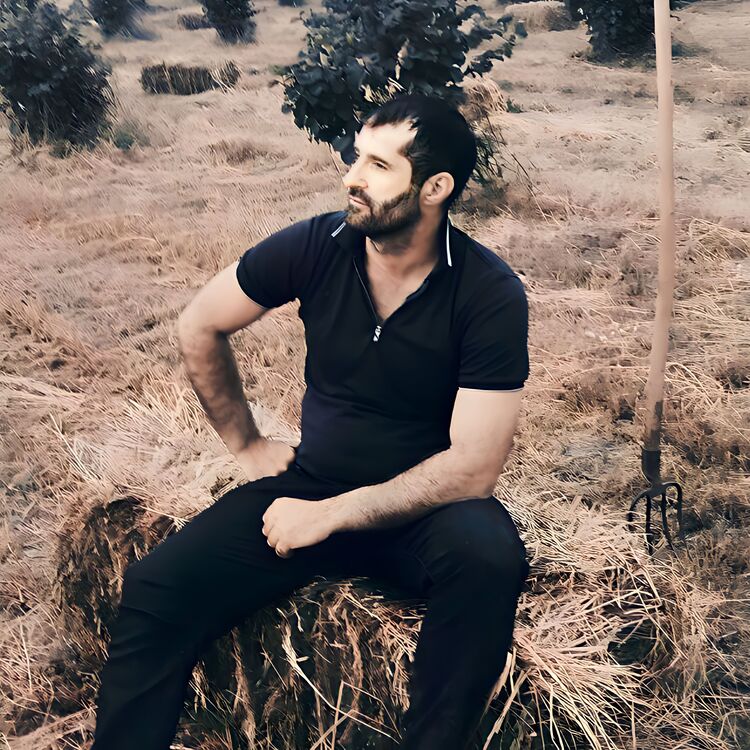  36677961  Namik, 39 ,    