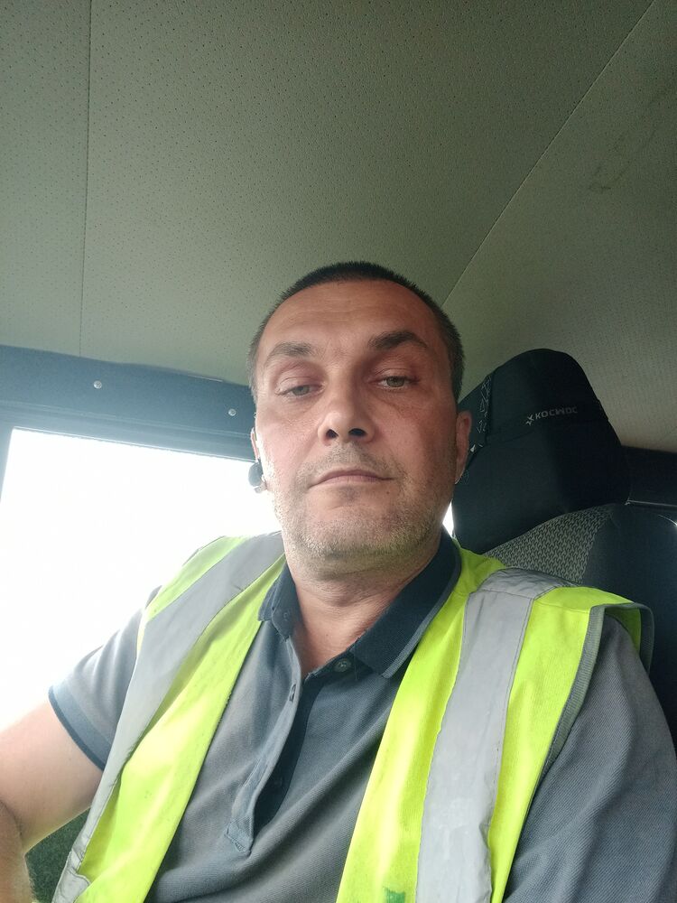  52704691  Vasijya, 44 ,    