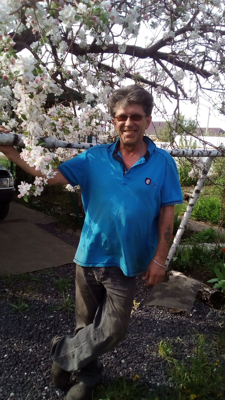  46032131  Viktor, 59 ,    