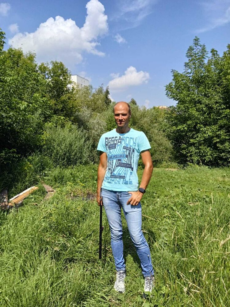  41317811  Vladimir, 38 ,    