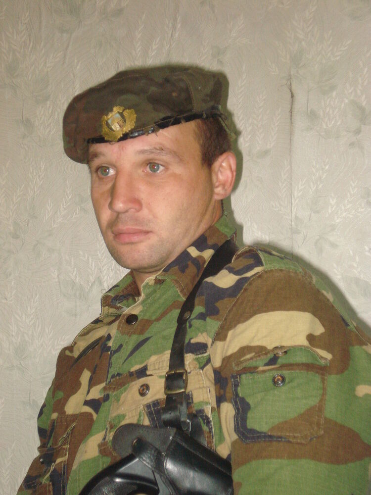  9858831  Vlad, 47 ,    