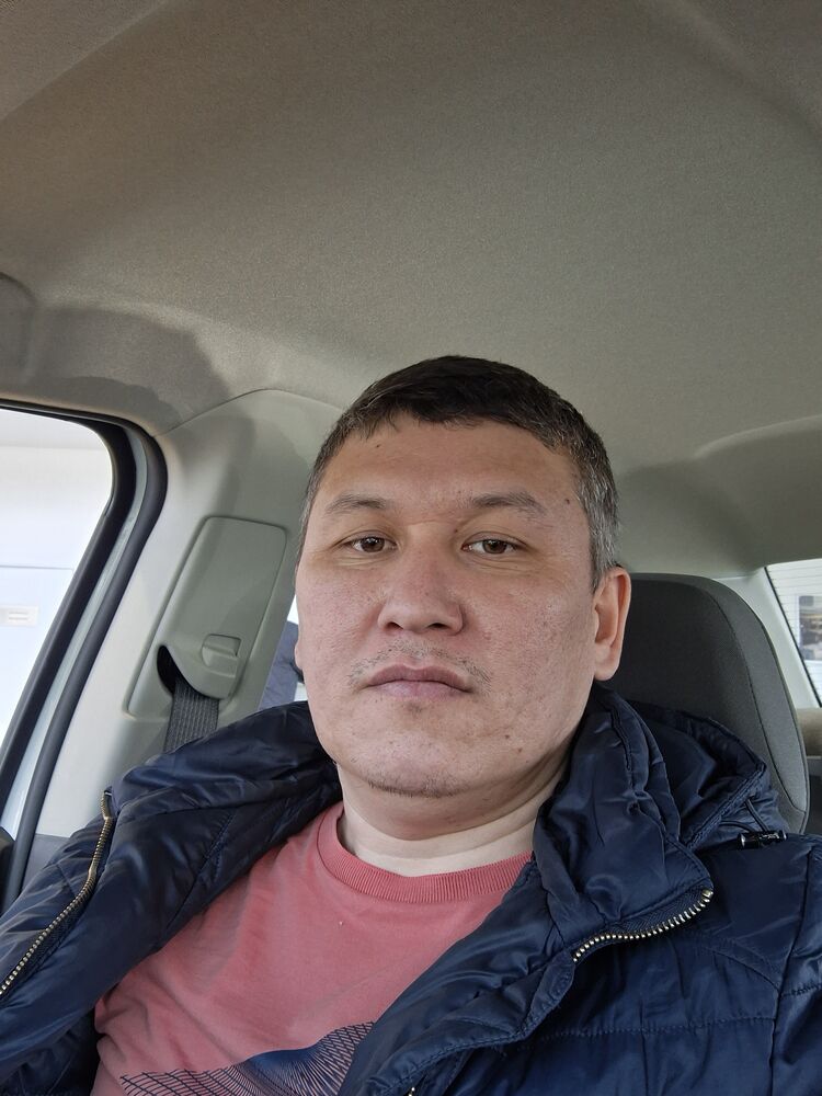  52721171  Daniyar, 39 ,    