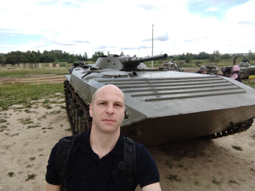  -,   Anton, 33 ,   ,   , 