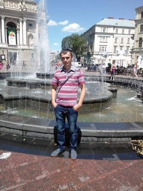  15714551  Andriy, 32 ,    