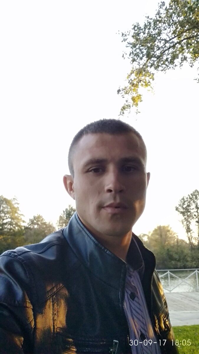  10705921  Vitalik User, 37 ,    