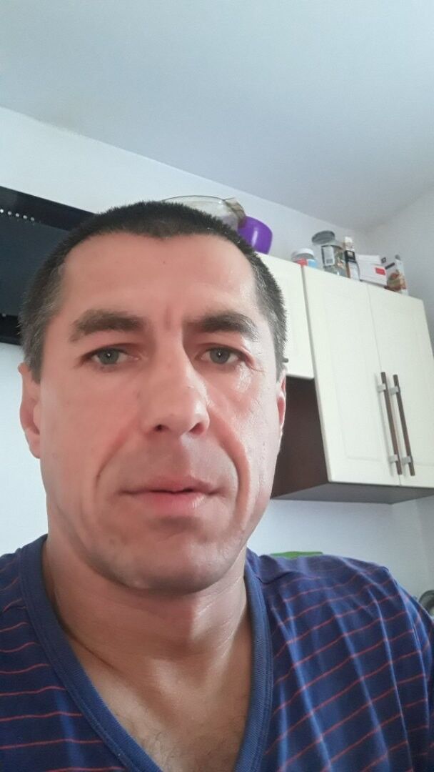  18802751  Edyard, 46 ,    