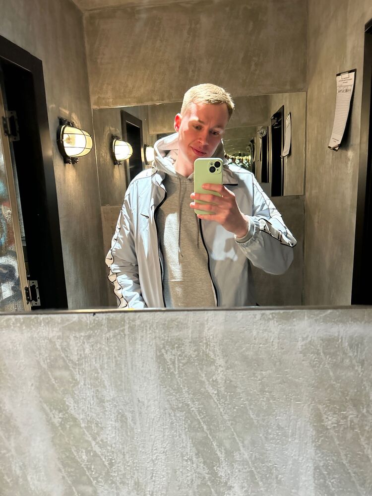  43367131  , 28 ,    