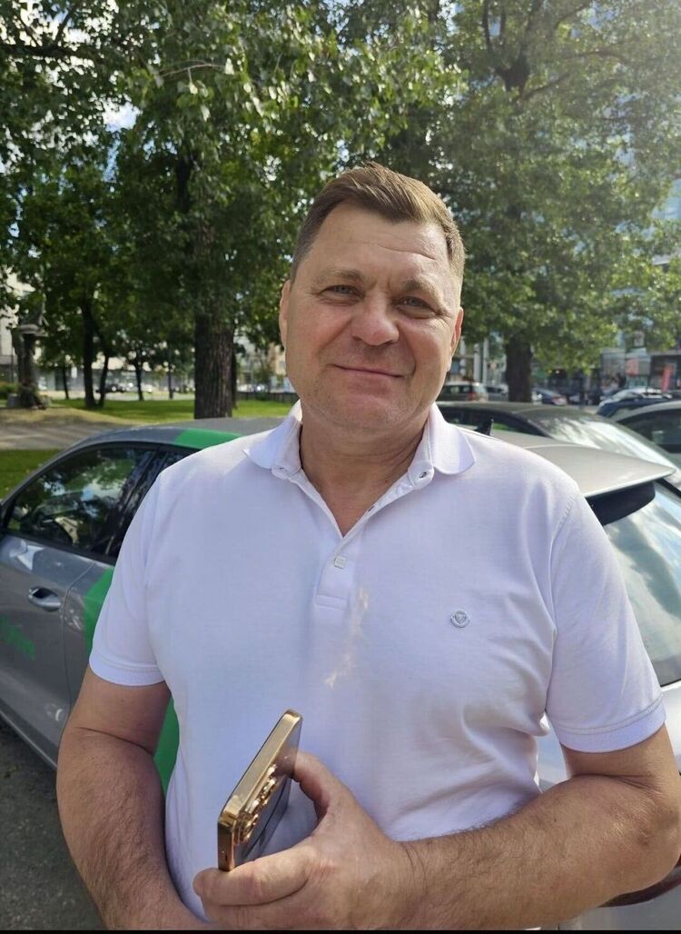  52667461  Vovik, 59 ,    