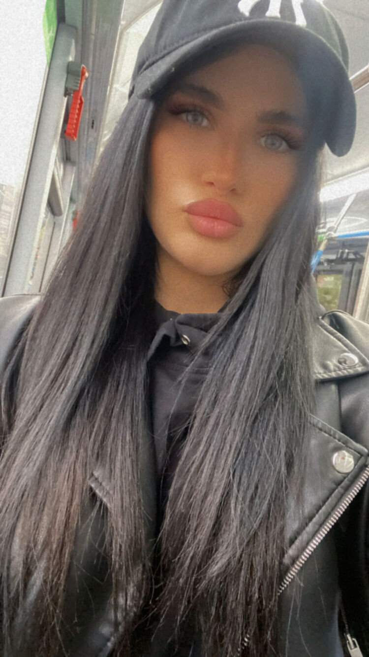  --,   Kamila, 29 ,   